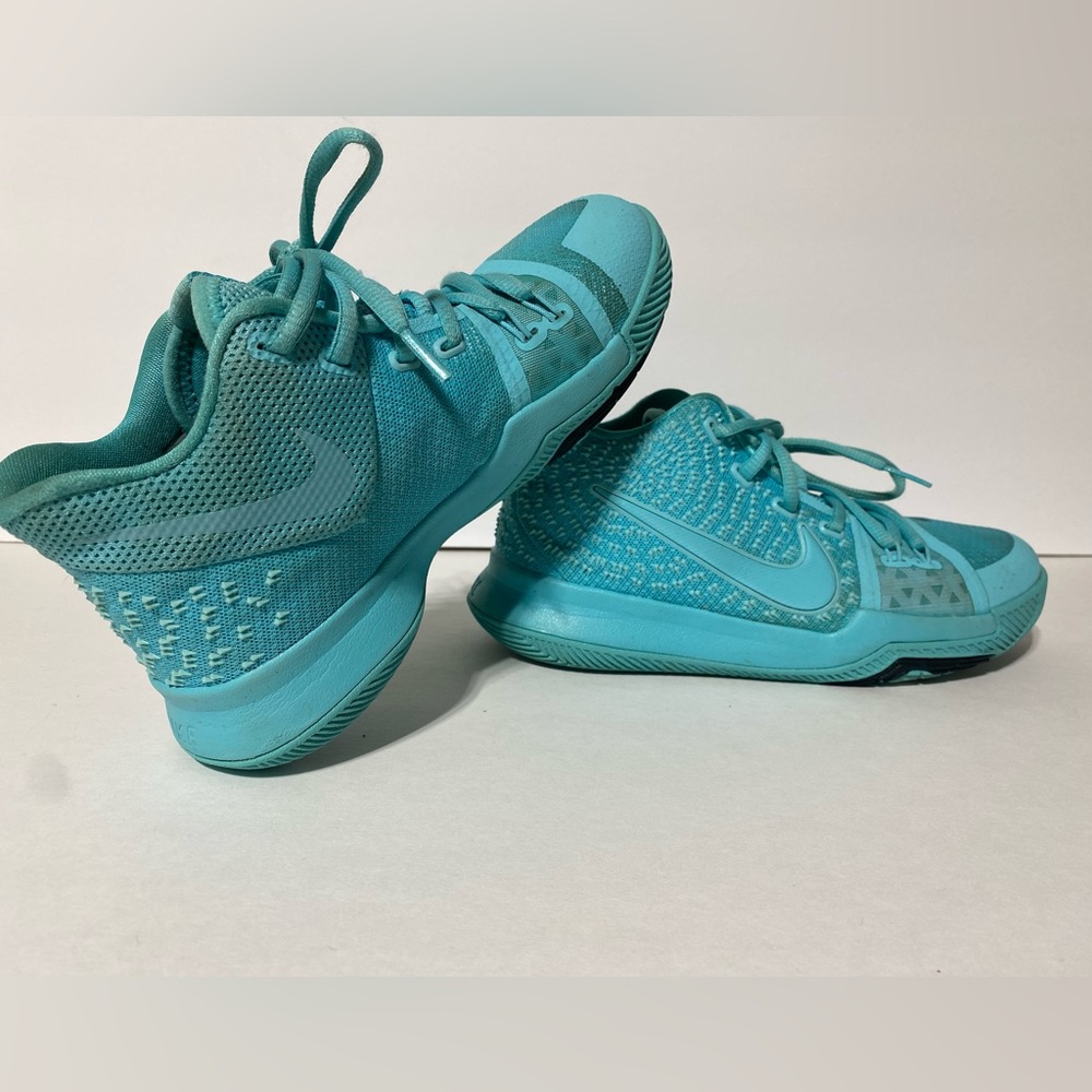 Size 4.5Y - Nike Kyrie 3 Tiffany 2017 Boys Basketball Sneaker